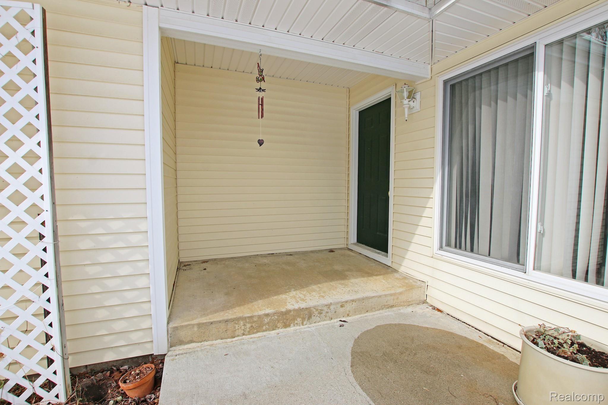 5) Front Porch.jpg