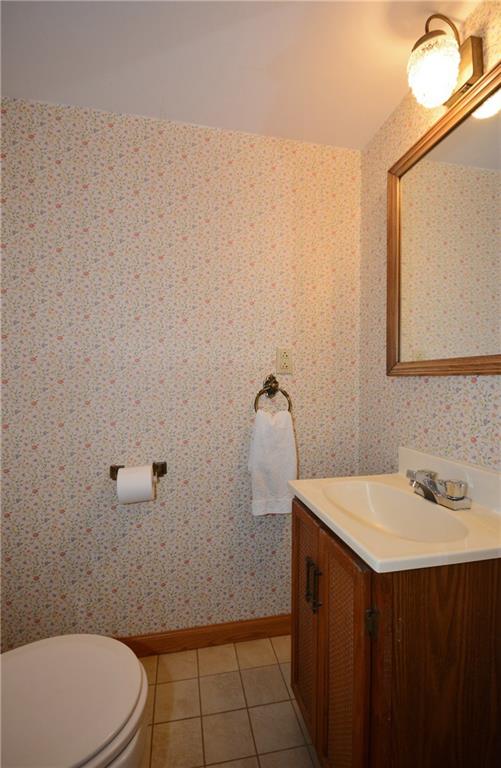 136 Buss Road Aliquippa, PA 15001 - Photo 11 of 25 Family room Full Bath