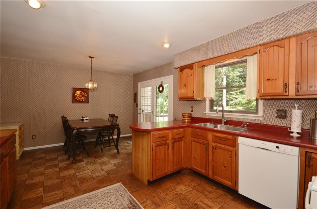 136 Buss Road Aliquippa, PA 15001 - Photo 4 of 25 Eat-in Kitchen with Breakfast bar.