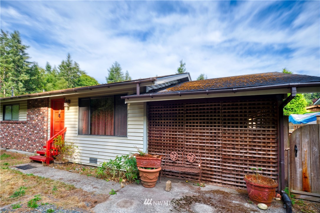 542 Boundary Bay Road Point Roberts, WA 98281 - Photo 18 of 23 a backyard of a house with lots of green space