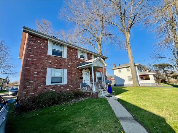 $1,200 | 419 East Fairmont Avenue, New Castle, PA 16105