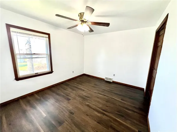 $1,200 | 419 East Fairmont Avenue, New Castle, PA 16105