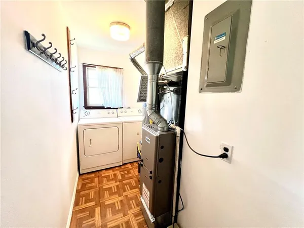 $1,200 | 419 East Fairmont Avenue, New Castle, PA 16105