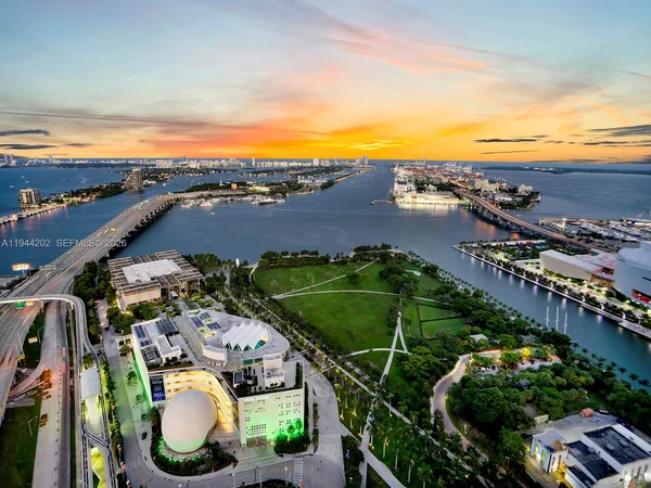 $10,900 | 1100 Biscayne Boulevard, Unit 4001, Miami, FL 33132