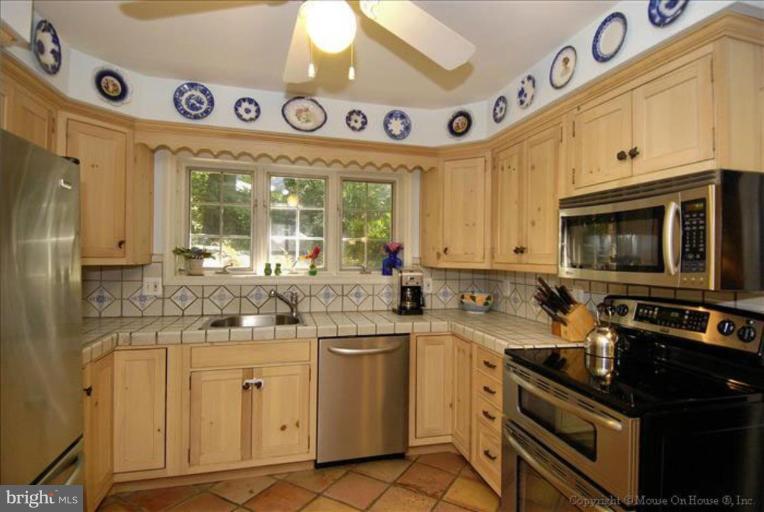 10611 Mantz Road Silver Spring, MD 20903 - Photo 3 of 30 Kitchen