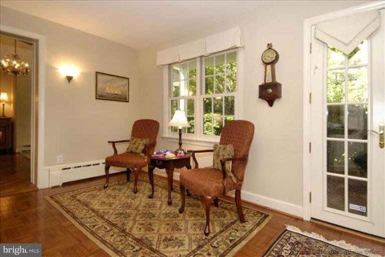 10611 Mantz Road Silver Spring, MD 20903 - Photo 6 of 30 Breakfast Area