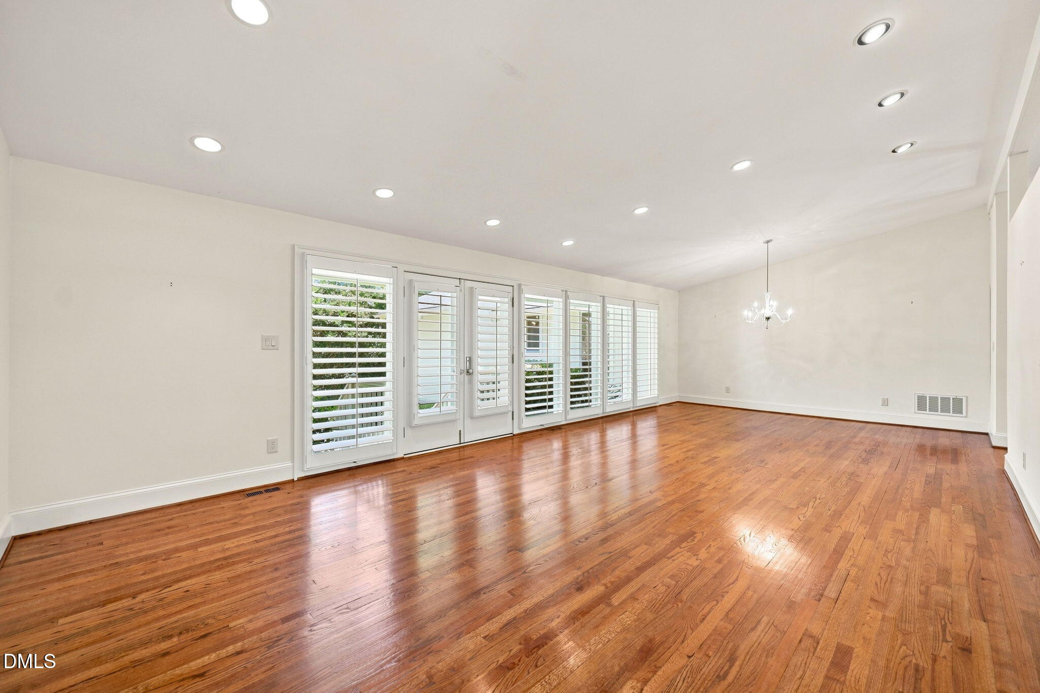 6804 Woodhaven Court Raleigh, NC 27615 - Photo 4 of 41 Family Room