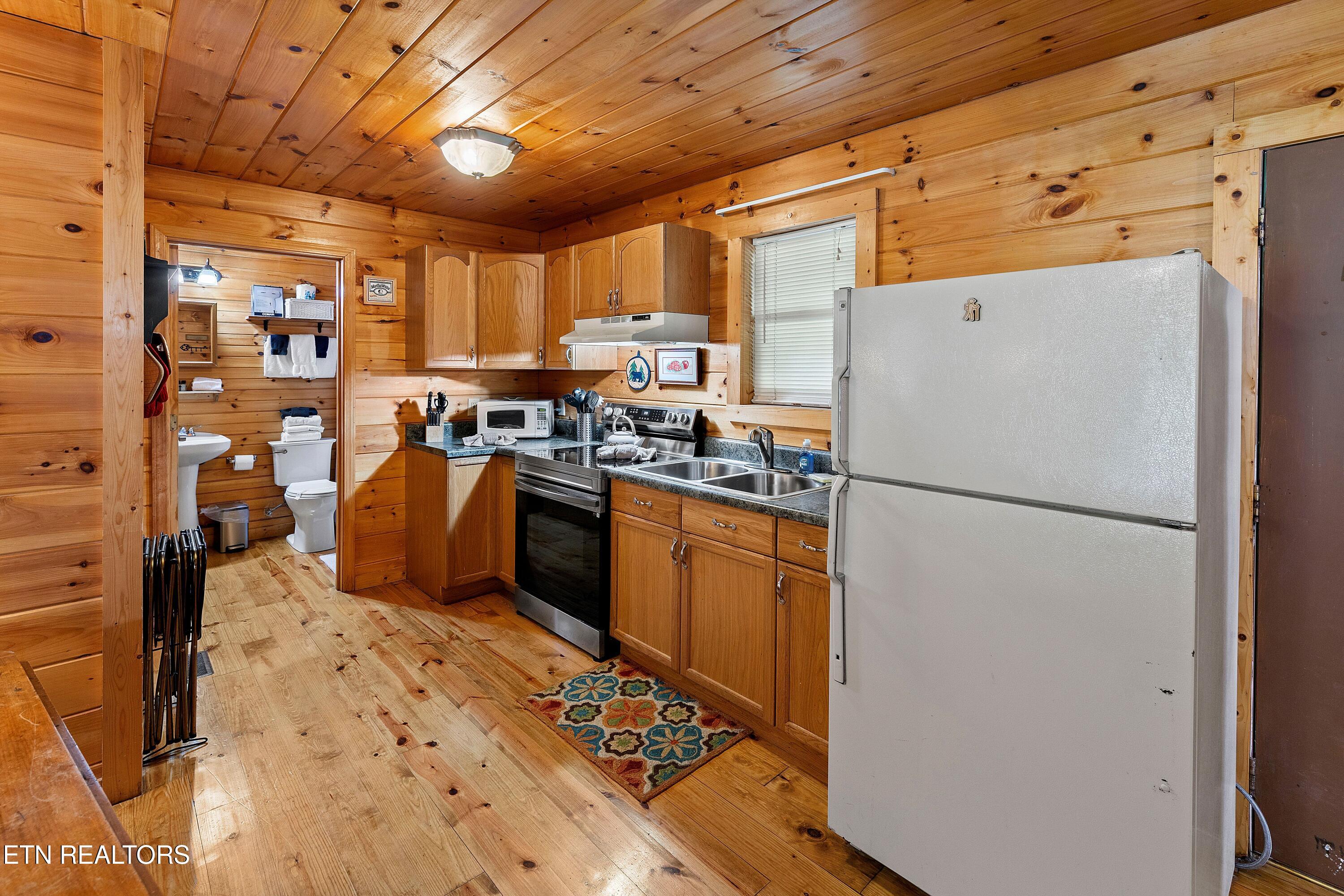 339 Stables Drive Townsend, TN 37882 - Photo 11 of 34 stables kitchen 3