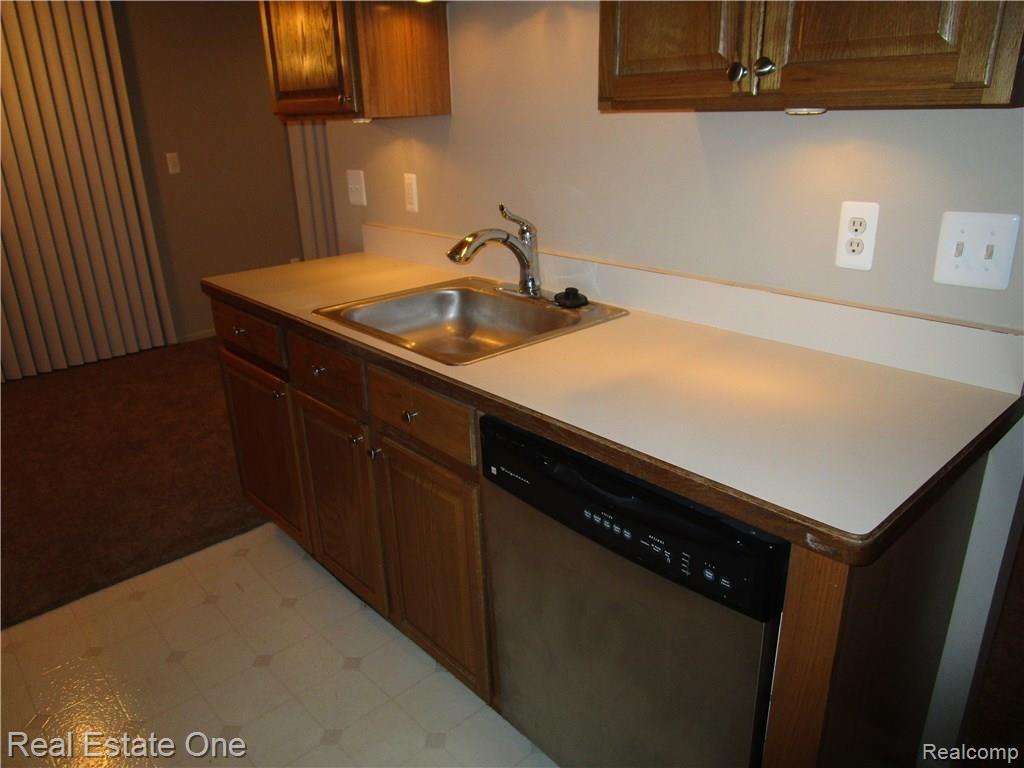 130 Pine Tree Ridge, Unit 50 Waterford, MI 48327 - Photo 12 of 22