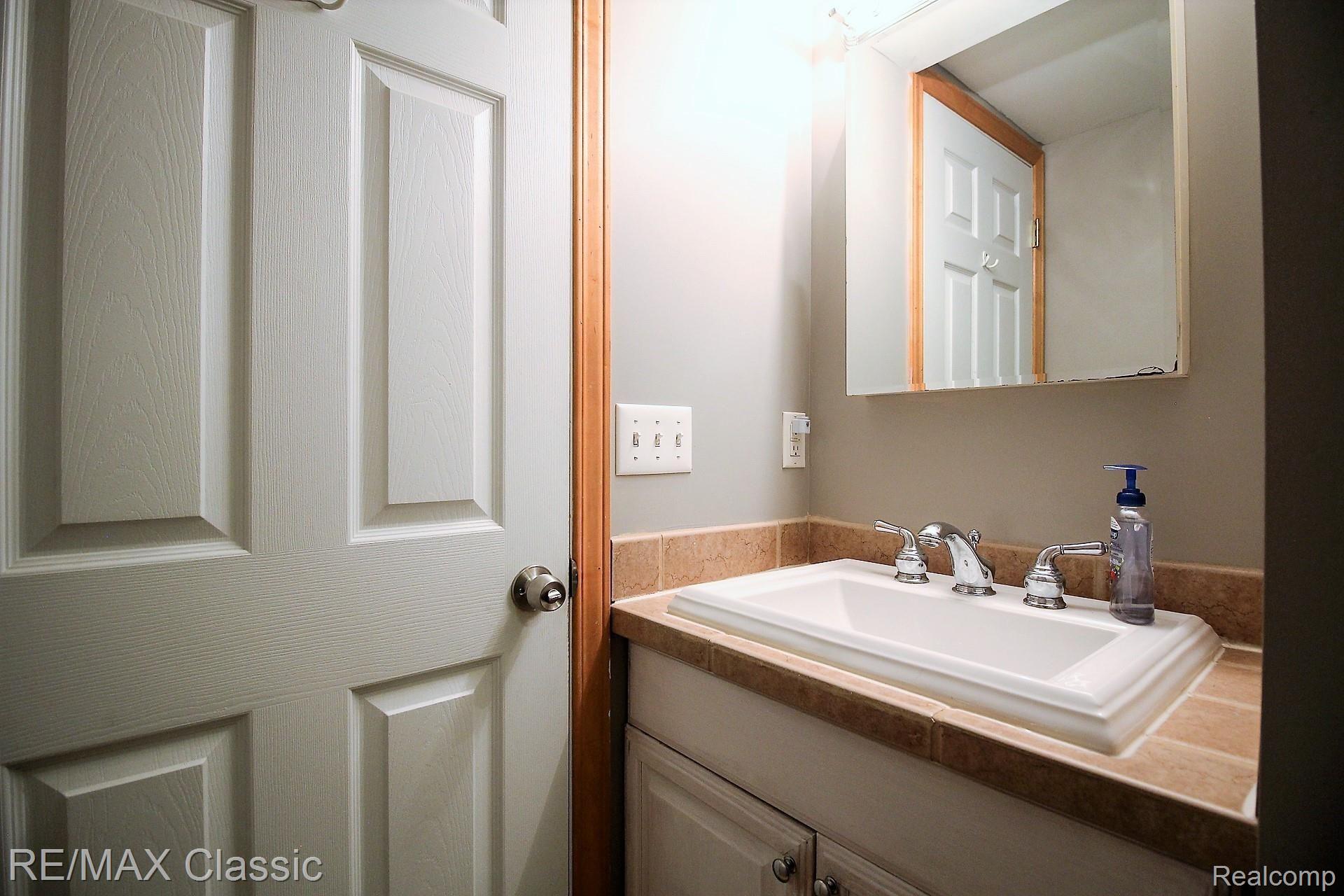 40611 West 10 Mile Road Novi, MI 48375 - Photo 29 of 42 10milebath3.jpg