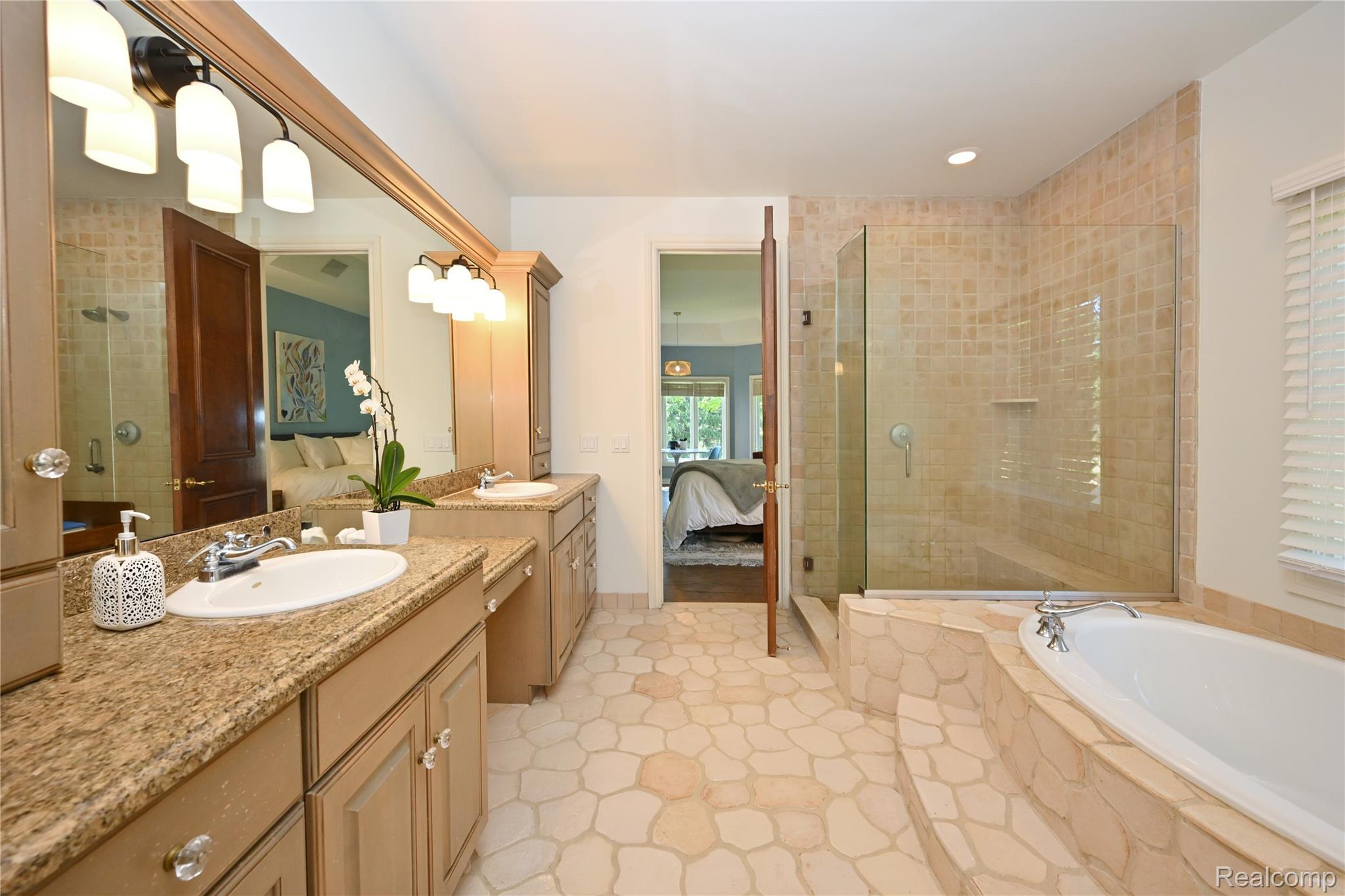 4929 Crestone Way Rochester, MI 48306 - Photo 26 of 60 4929 Crestone Way_24.jpg