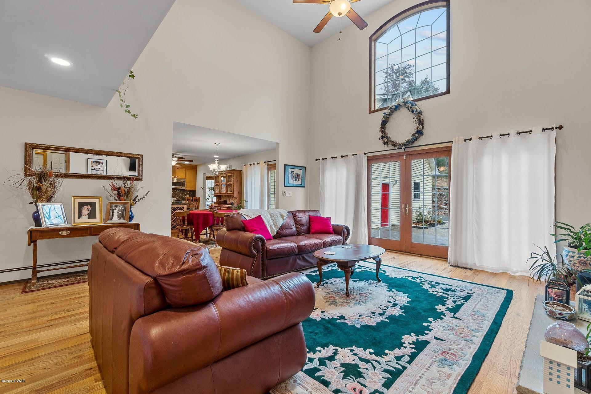 800 Raymondskill Road Milford, PA 18337 - Photo 13 of 48 Living Room