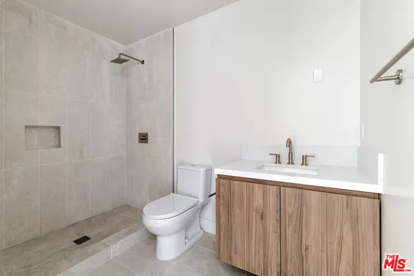 $9,000 | 3651 Regal Place, Unit 504, Los Angeles, CA 90068