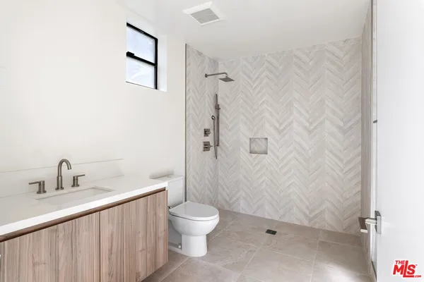 $9,000 | 3651 Regal Place, Unit 504, Los Angeles, CA 90068