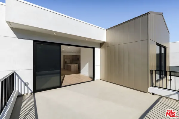 $9,000 | 3651 Regal Place, Unit 504, Los Angeles, CA 90068