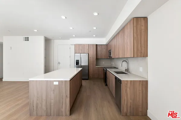 $9,000 | 3651 Regal Place, Unit 504, Los Angeles, CA 90068