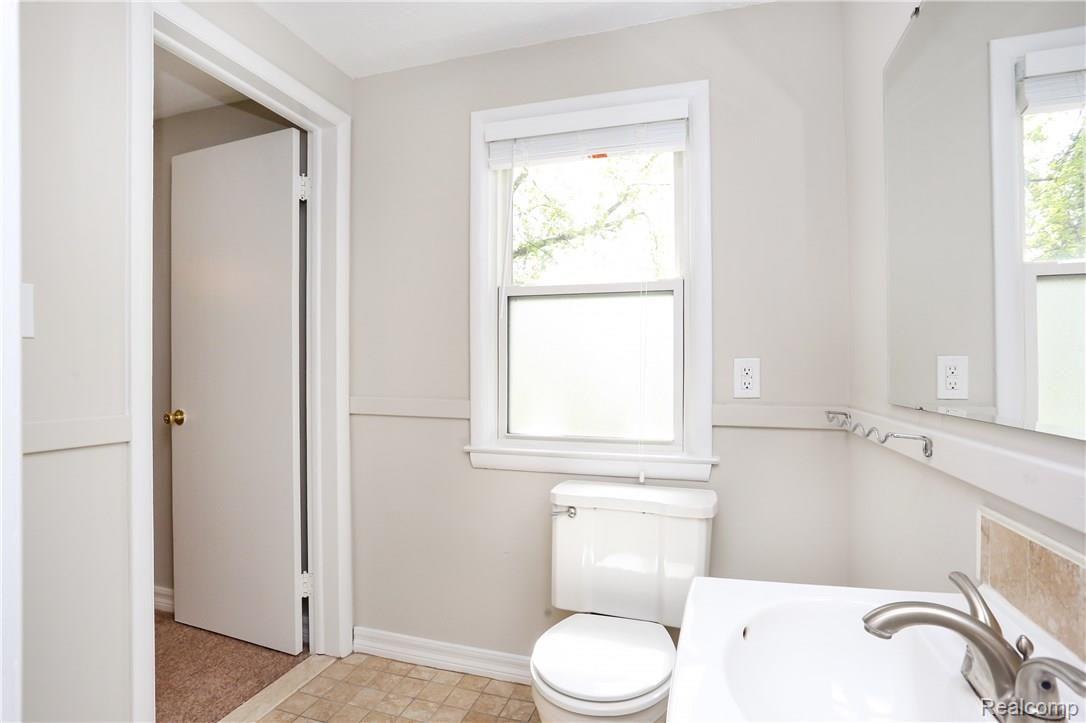 971 Oxford Road Berkley, MI 48072 - Photo 22 of 38 Oxford-21.jpg