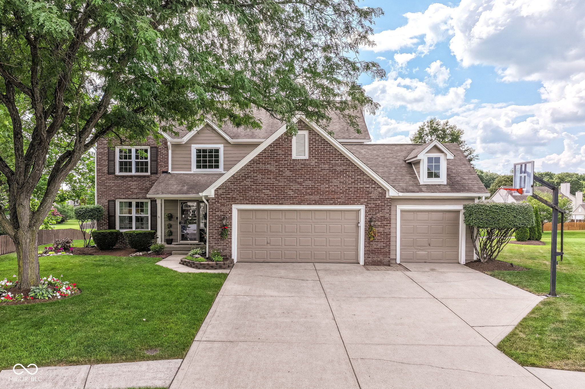 11014 Rutgers Lane Fishers, IN 46038 - Photo 3 of 45 Gallery Image 3