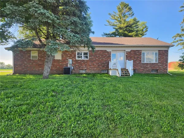 $299,000 | 15825 Clingan Lane, Westville, IL 61883