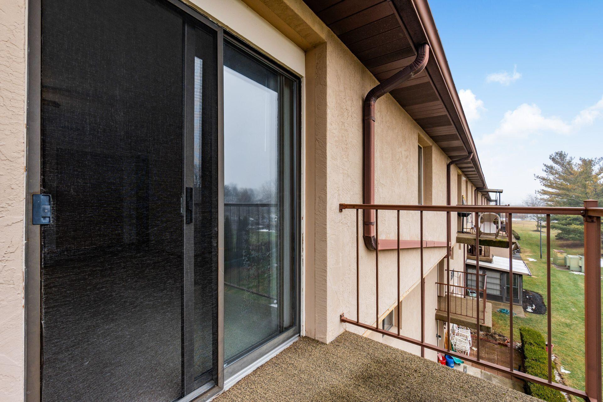 5885 Beechcroft Road, Unit 306 Columbus, OH 43229 - Photo 1 of 33 032_590_i 5885 Beechcroft 062