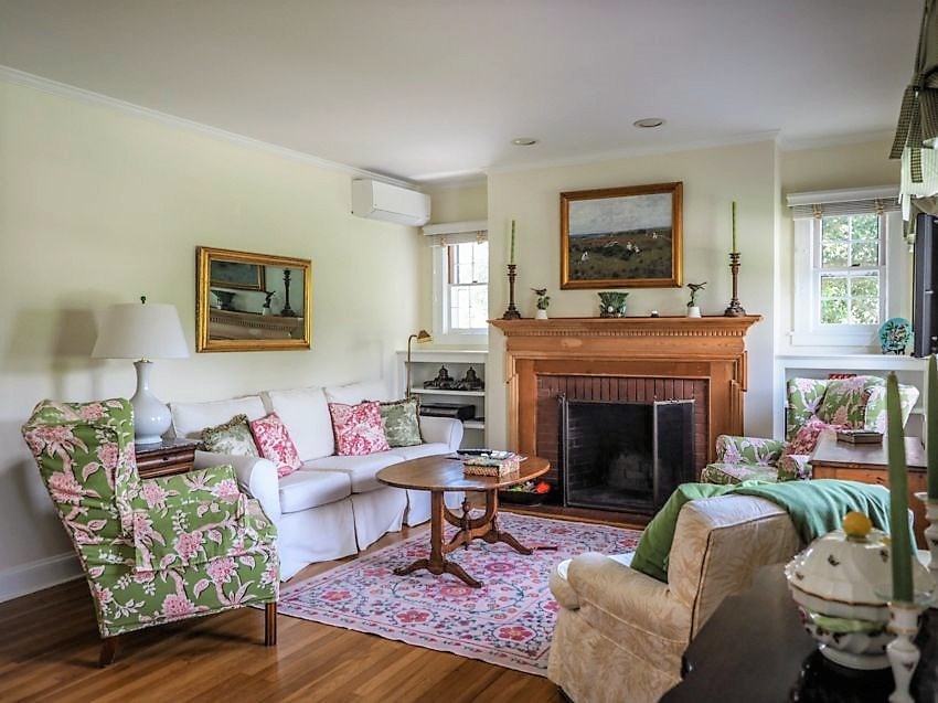 82 Watch Hill Road Westerly, RI 02891 - Photo 2 of 10