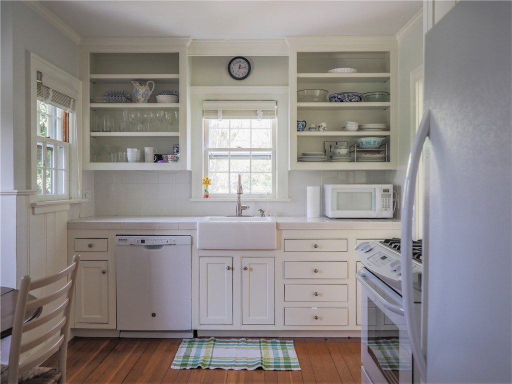 82 Watch Hill Road Westerly, RI 02891 - Photo 3 of 10