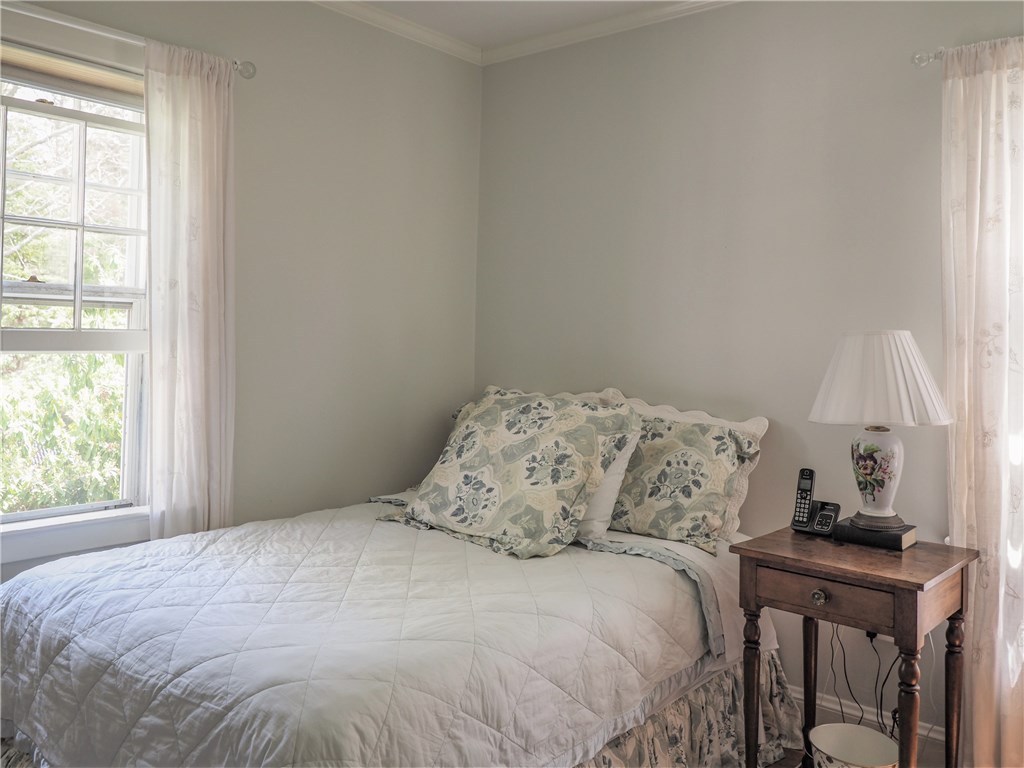 82 Watch Hill Road Westerly, RI 02891 - Photo 6 of 10