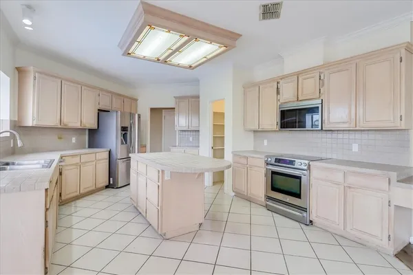 $3,200 | 7426 Lake Travis Drive, Corpus Christi, TX 78413