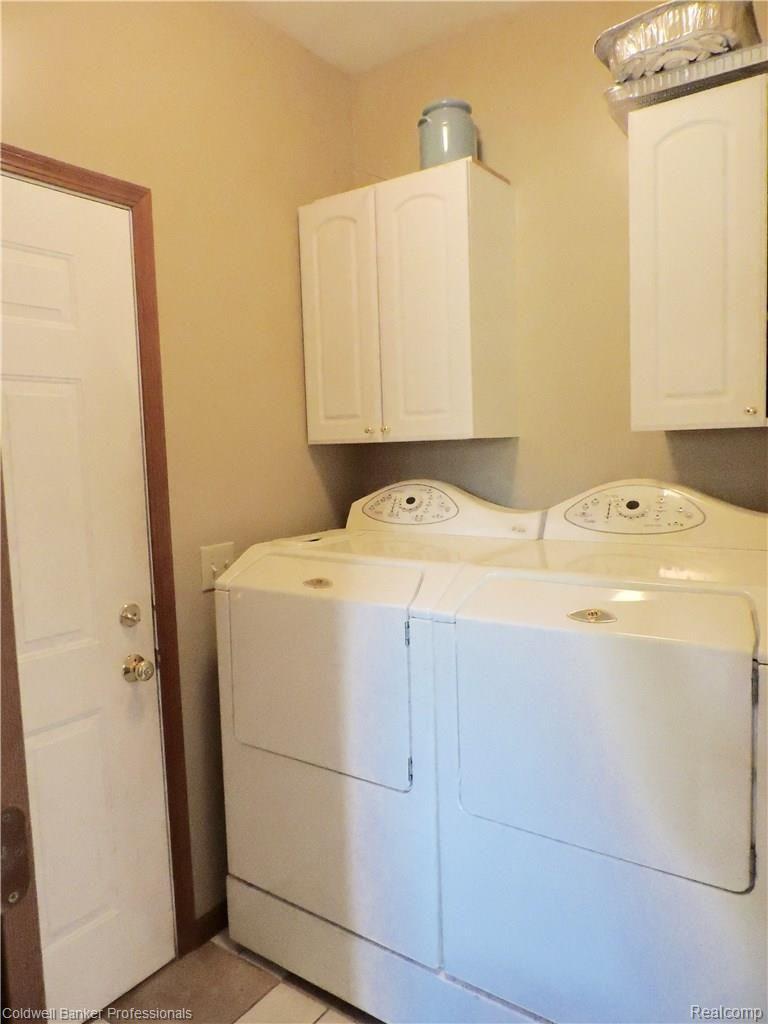 34211 24 Mile Road New Baltimore, MI 48047 - Photo 6 of 25 Convenient first-floor laundry.