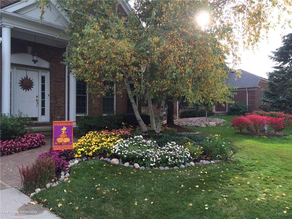 220 Grosvenor Drive Rochester, MI 48307 - Photo 38 of 39 31292956-37.JPG