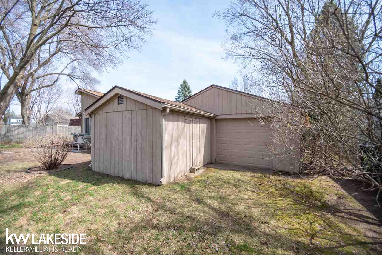 48 South Hospital Road Waterford, MI 48327 - Photo 6 of 15 Shed