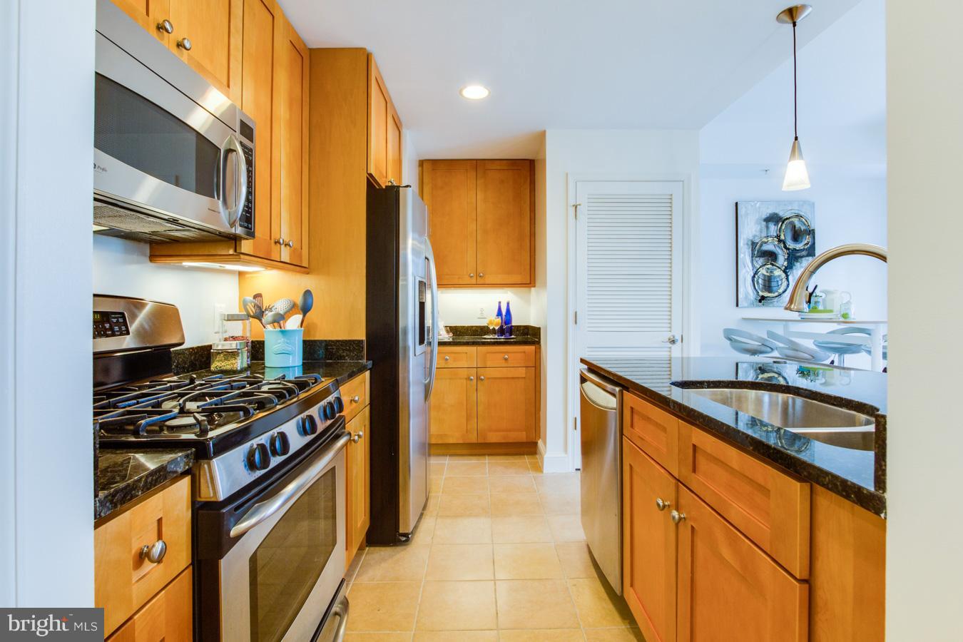 11990 Market Street, Unit 416 Reston, VA 20190 - Photo 16 of 29 Kitchen