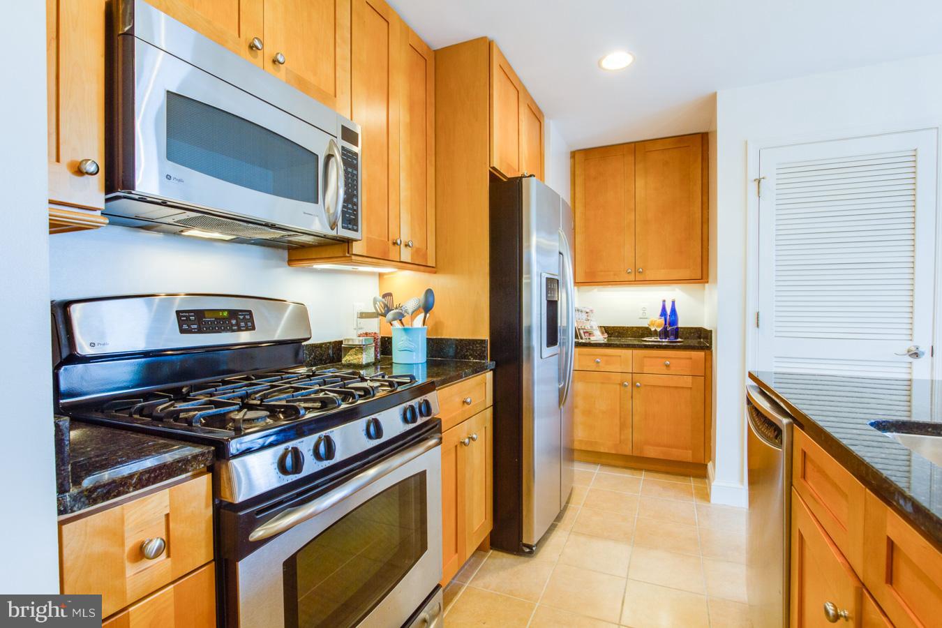 11990 Market Street, Unit 416 Reston, VA 20190 - Photo 17 of 29 Kitchen