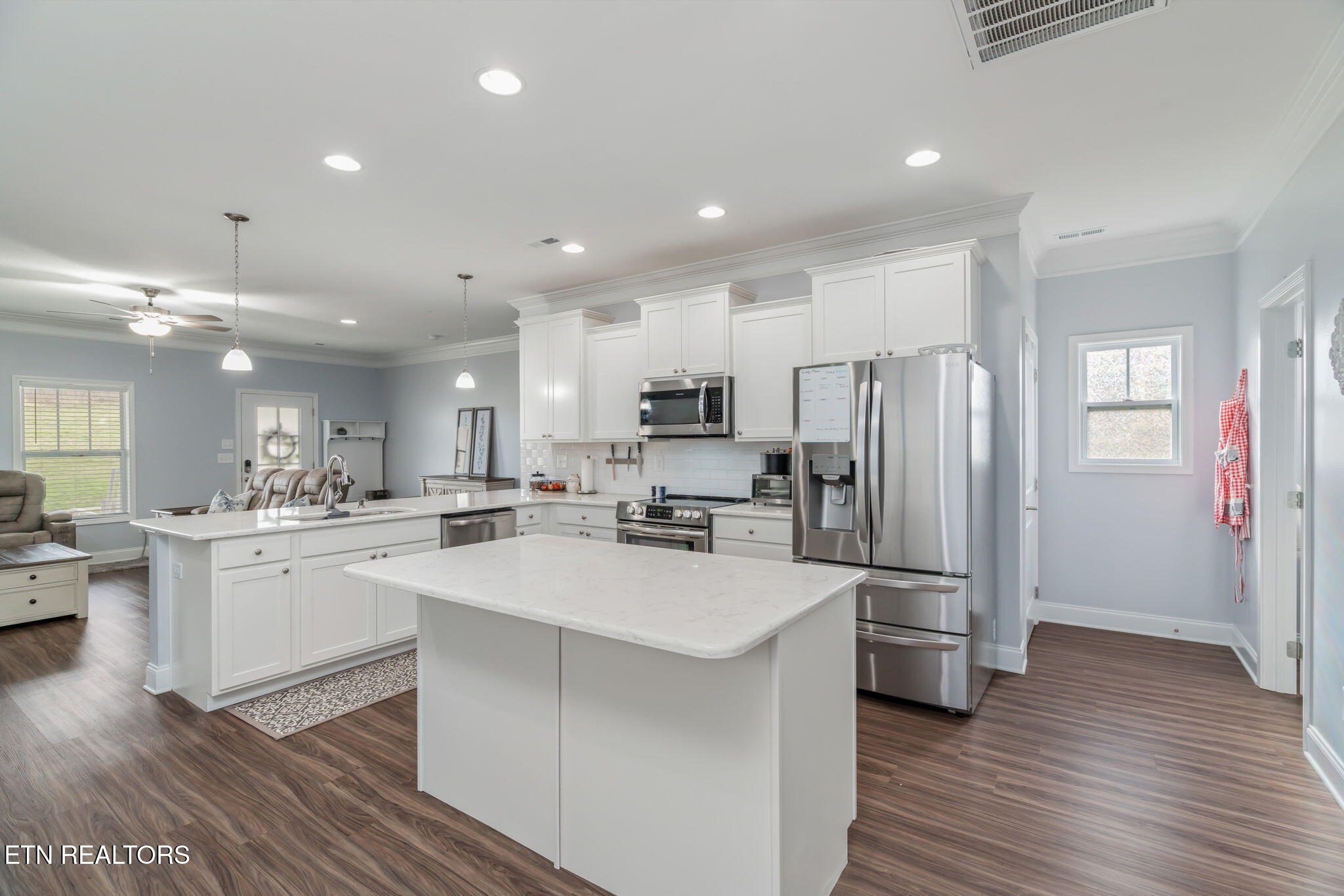 211 East Rarity Ridge Parkway Oak Ridge, TN 37830 - Photo 22 of 60 Kitchen with Island