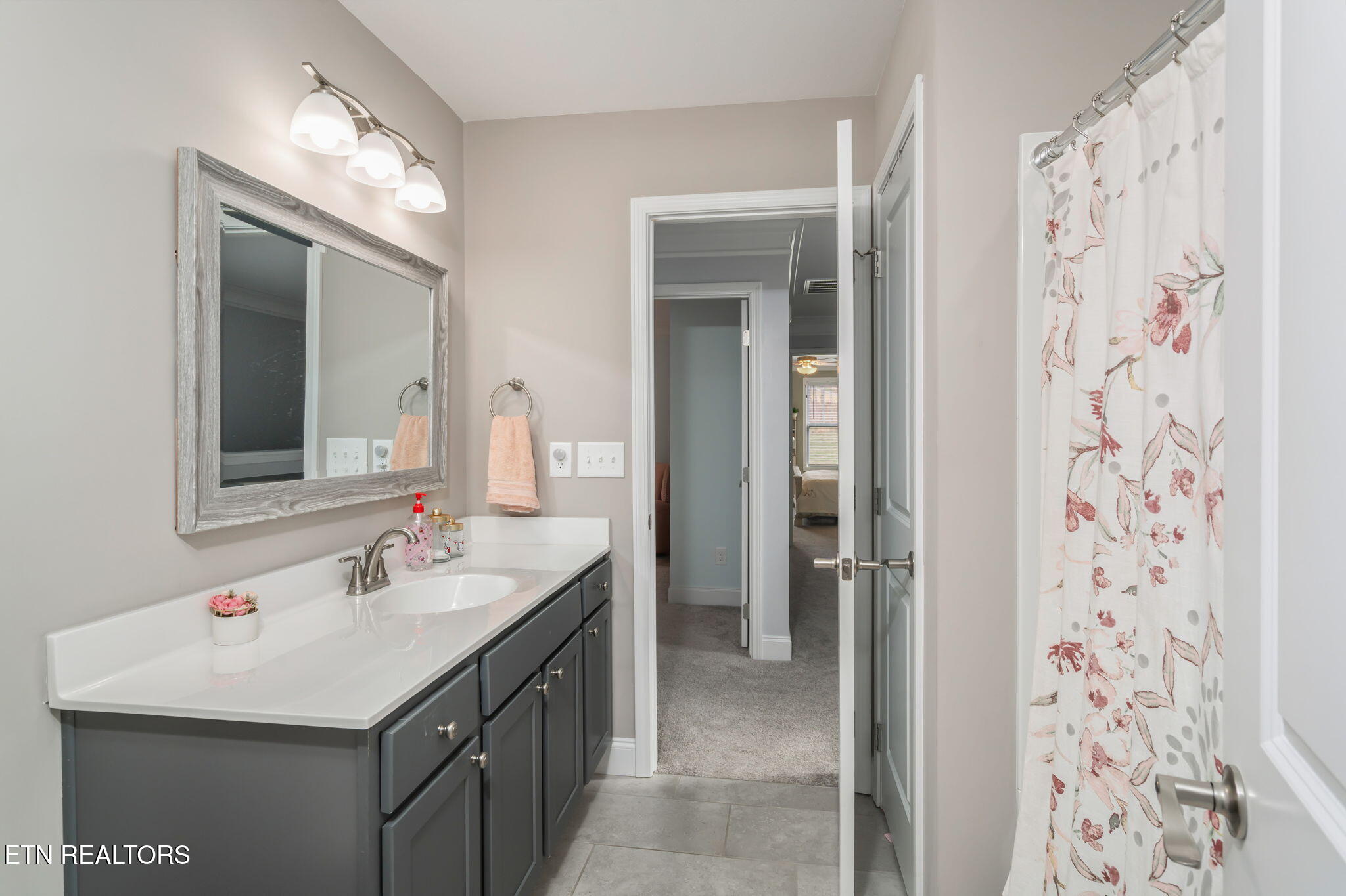 211 East Rarity Ridge Parkway Oak Ridge, TN 37830 - Photo 37 of 60 Full Bath