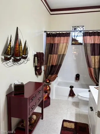 a view of entryway and workspace