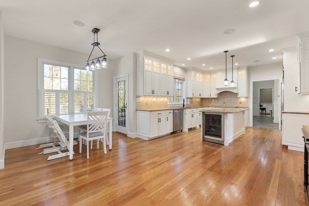 11 Bobolink Road Wellesley, MA 02481 - Photo 2 of 33