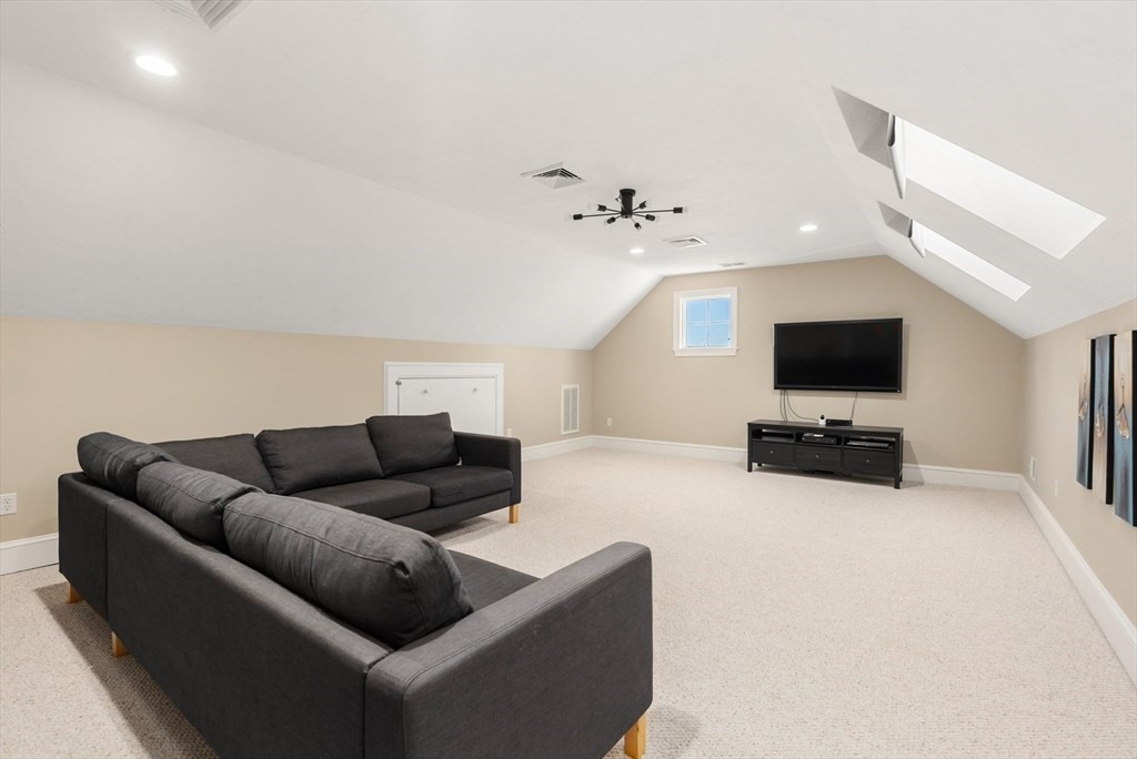 11 Bobolink Road Wellesley, MA 02481 - Photo 23 of 33