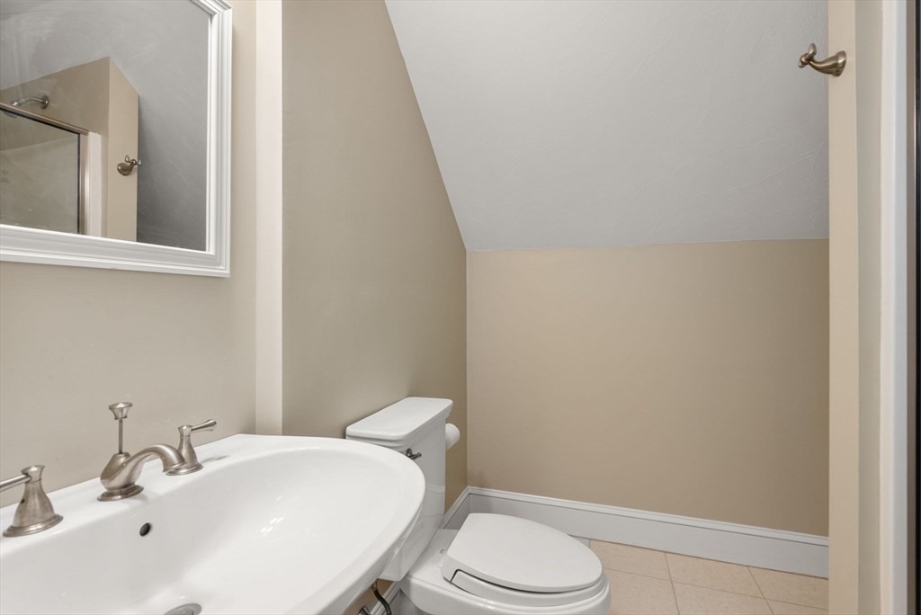 11 Bobolink Road Wellesley, MA 02481 - Photo 25 of 33