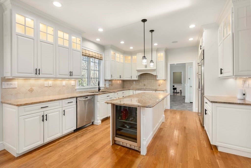 11 Bobolink Road Wellesley, MA 02481 - Photo 3 of 33