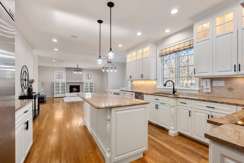 11 Bobolink Road Wellesley, MA 02481 - Photo 4 of 33