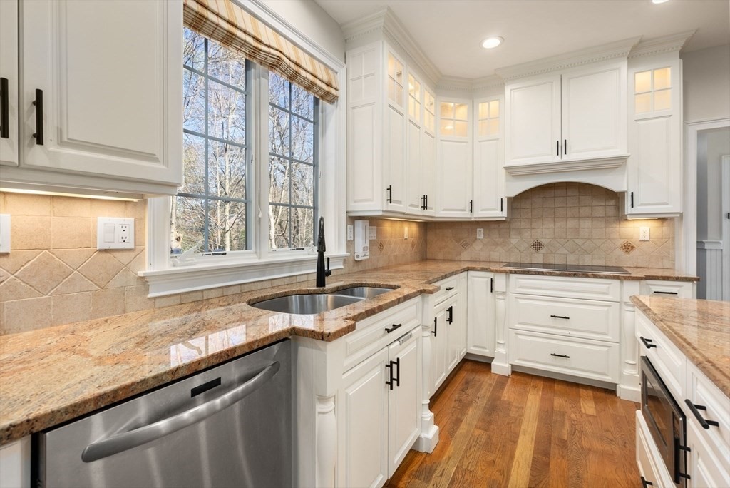 11 Bobolink Road Wellesley, MA 02481 - Photo 5 of 33