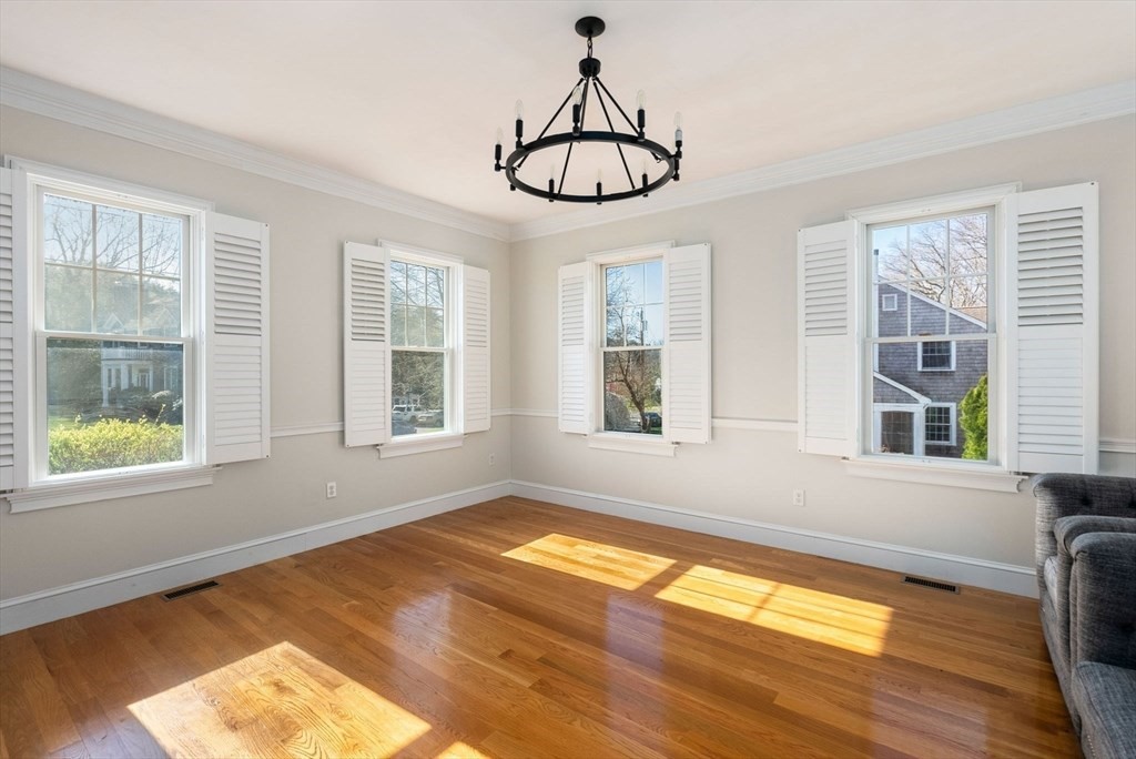 11 Bobolink Road Wellesley, MA 02481 - Photo 10 of 33