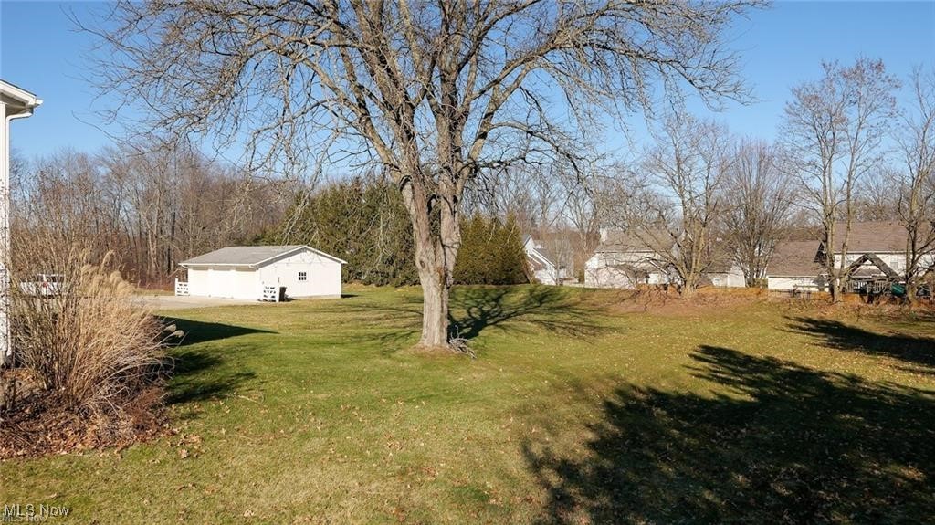 2749 Norton Road Stow, OH 44224 - Photo 21 of 24 View of grassy yard