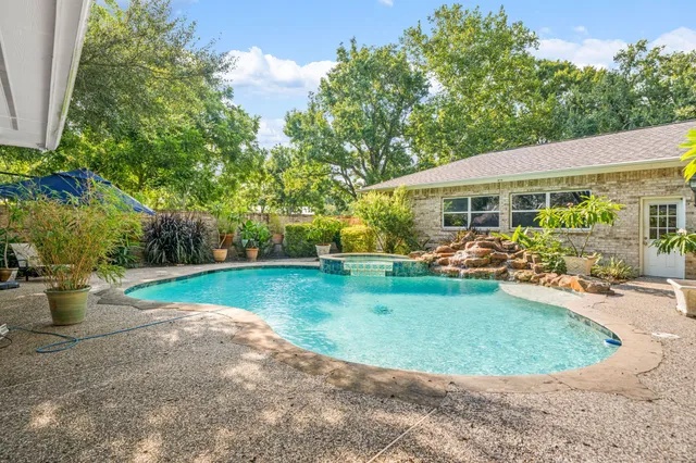 a view of a backyard with sitting area and garden