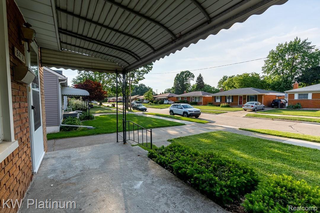 8428 Helen Street Center Line, MI 48015 - Photo 4 of 25 8428 Helen-4.jpg