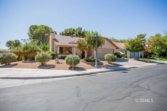 201 President Way Ridgecrest, CA 93555 - Photo 2 of 34