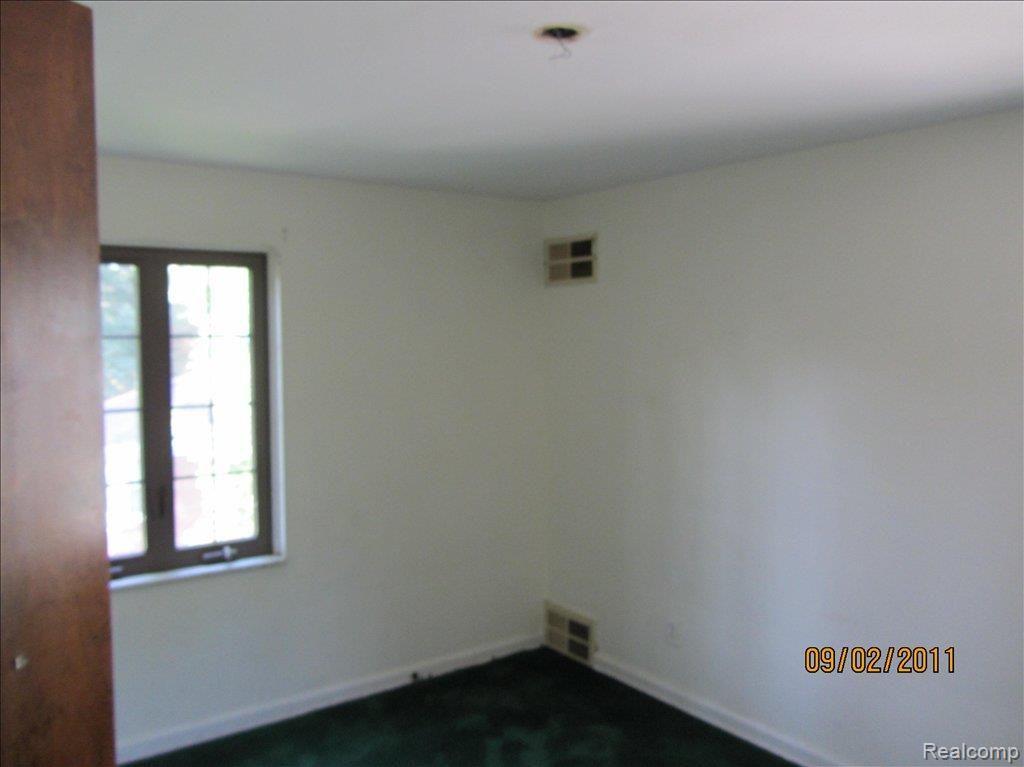 17141 Huntington Road Detroit, MI 48219 - Photo 2 of 13 17141 Huntington Detroit 090211