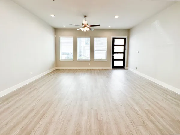 $2,325 | 9007 Lonestar Creekbend Lane, Houston, TX 77080