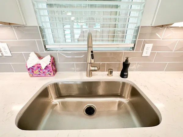 $2,325 | 9007 Lonestar Creekbend Lane, Houston, TX 77080